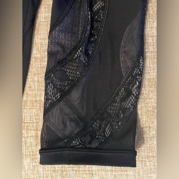 Lululemon Lace leg Leggings - Picture 9 of 10